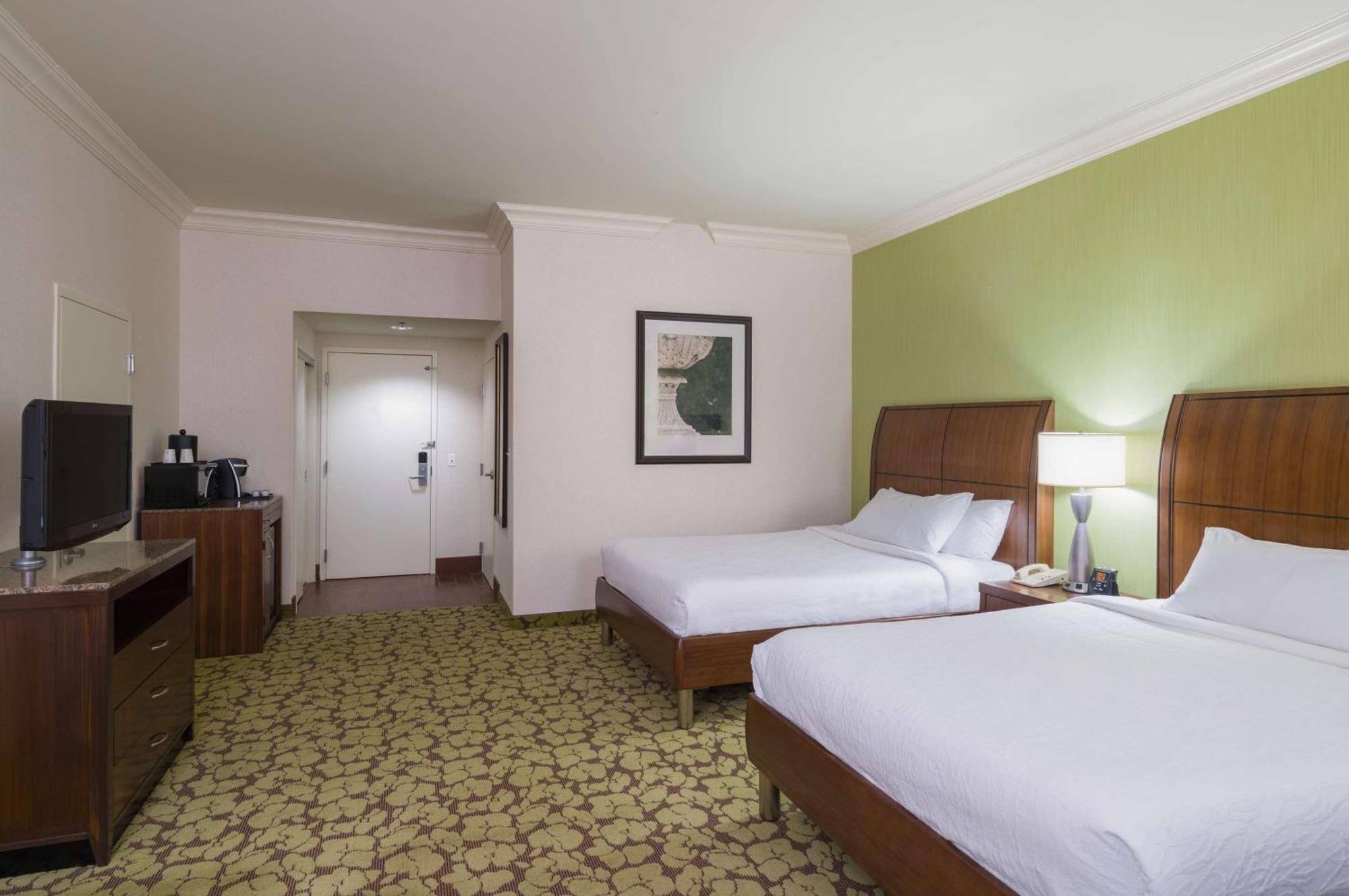 Premium Queen Room with Two Queen Beds,1552334035:JPEG